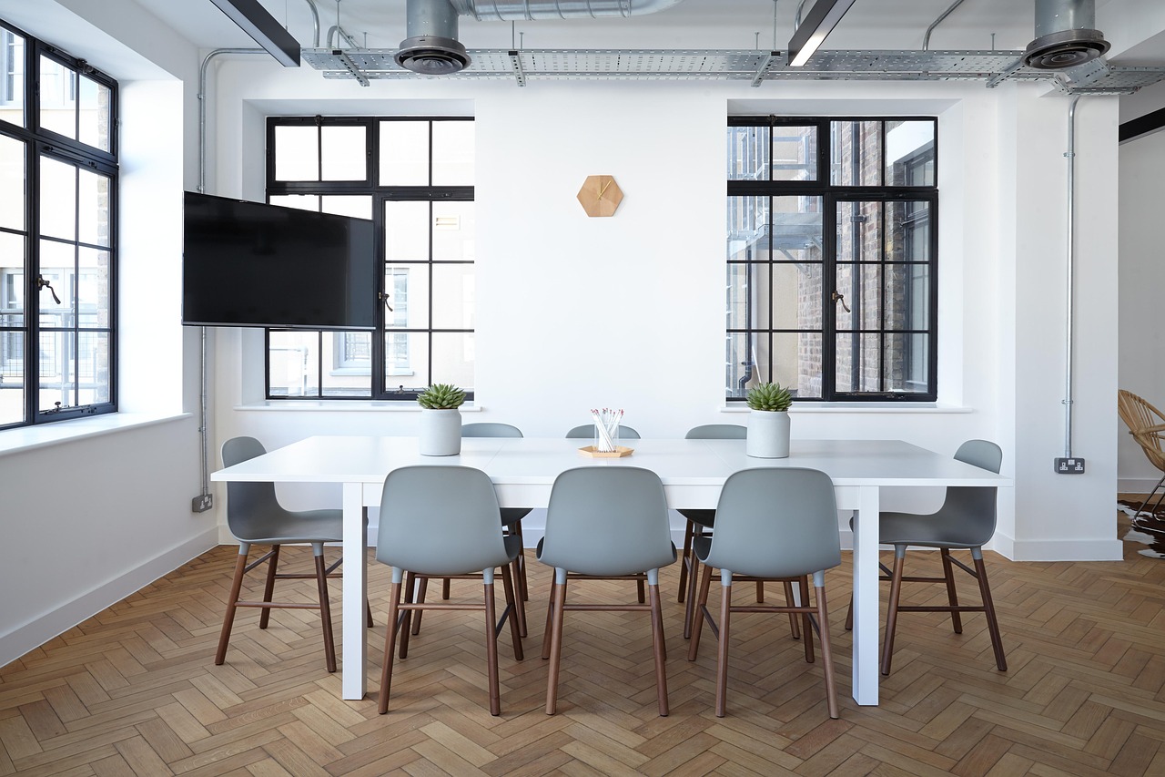 Slim ontworpen tafel met ingebouwde opslagruimte. Slim ontworpen tafel met ingebouwde opslagruimte.