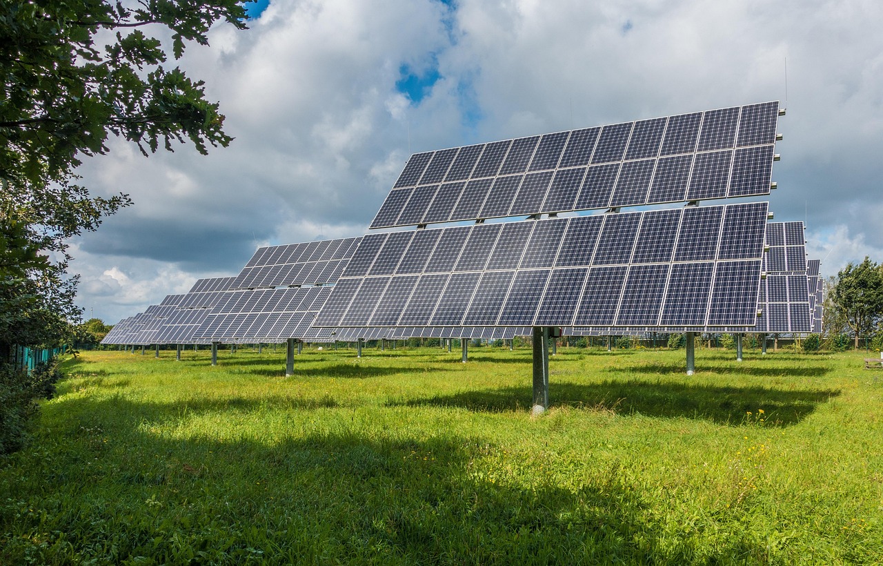 Energiebesparende zonnefilters geïnstalleerd voor huis.