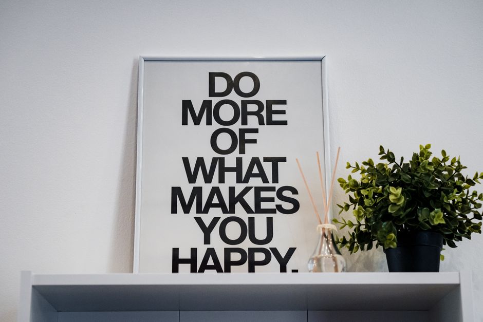 Minimalistisch ontwerp poster met motiverende Nederlandse quote. Minimalistisch ontwerp poster met motiverende Nederlandse quote.